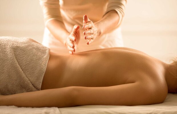Massage shiatsu cũng được ưa chuộng không kém massage body Massage shiatsu cũng phổ biến không kém massage body