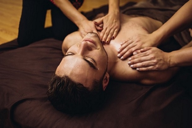 Hoa Kiều hướng dẫn bạn cách massage body trị liệu Quy trình massage body trị liệu cơ bản