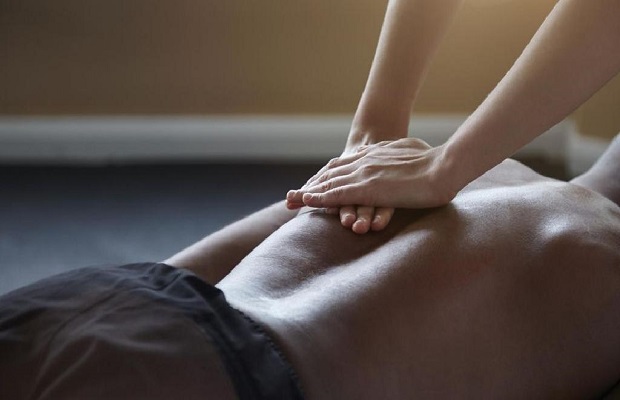 Massage ấn huyệt làm bạn cảm thấy dễ chịu thoải mái Massage ấn huyệt chuyên sâu