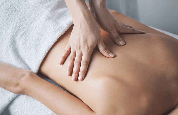 xoa bóp bấm huyệt là một khía cạnh khác của massage nhằm đả thông kinh mạch máu huyết lưu thông Xoa bóp bấm huyệt tập trung chuyên sâu vào đả thông kinh lạc & huyệt đạo