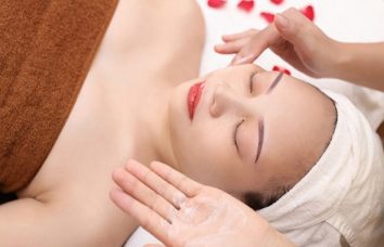 Cách mát xa mặt chống chảy xệ phong cách Tanaka