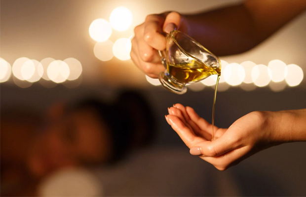 cách massage giảm đau đầu kết hợp cùng tinh dầu Kết hợp tinh dầu để mọi thứ dễ dàng hơn