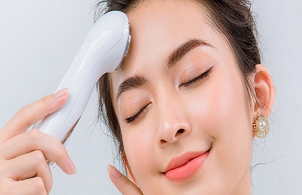 cách sử dụng máy mát-xa mặt Khi tiến hành massage không nên dùng lực quá mạnh