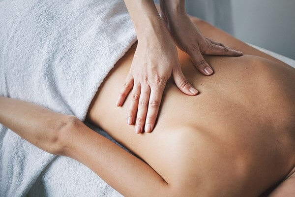 Cách massage lưng cho người thoát vị đĩa đệm dễ thực hiện Cách massage lưng cho người thoát vị đĩa đệm hiệu quả tức thời