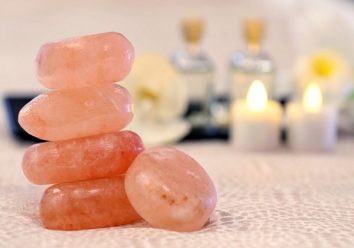 Massage đá muối Himalaya hiệu quả và lợi ích - Hoa Kiều